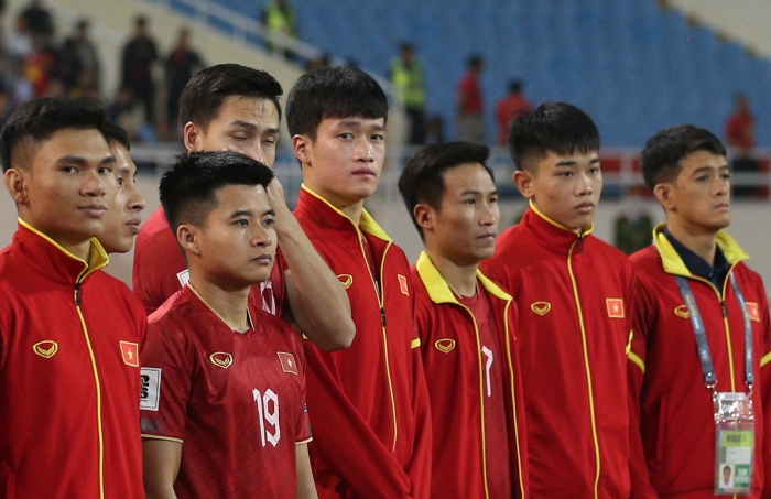 bo-roi-hoang-duc-hlv-troussier-nhan-canh-bao-tu-chuyen-gia-chau-au