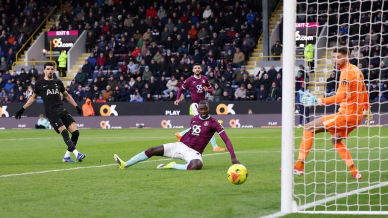 Burnley vs Tottenham (22:00 – 24/01) | Xem lại trận đấu